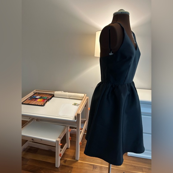 Beautiful dress - Picture 2 of 10